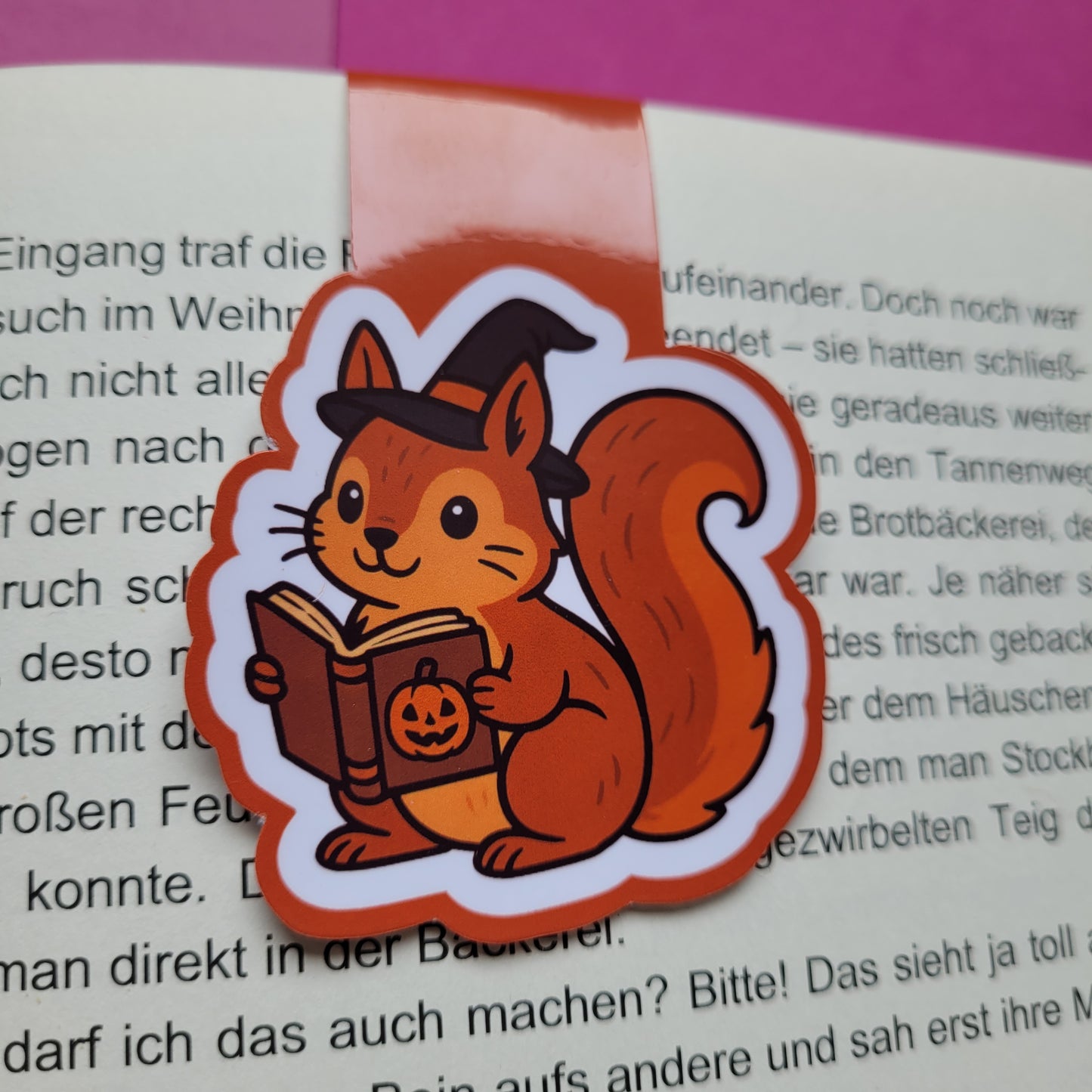 Magnet-Lesezeichen „Halloweenhörnchen“