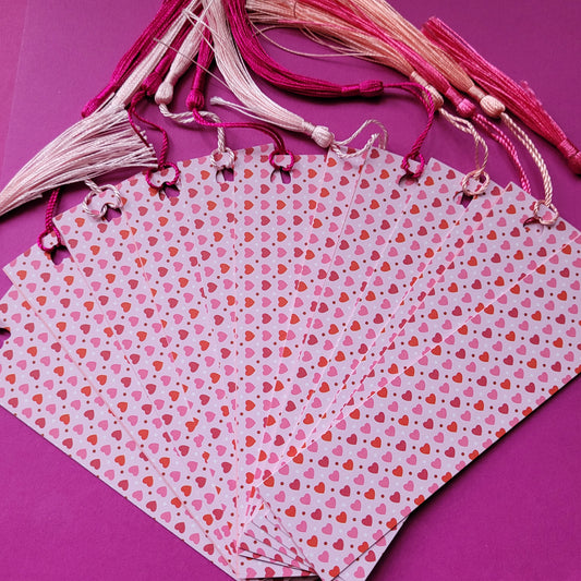 Unikat-Lesezeichen „Herzen auf rosa Grund“ 💖