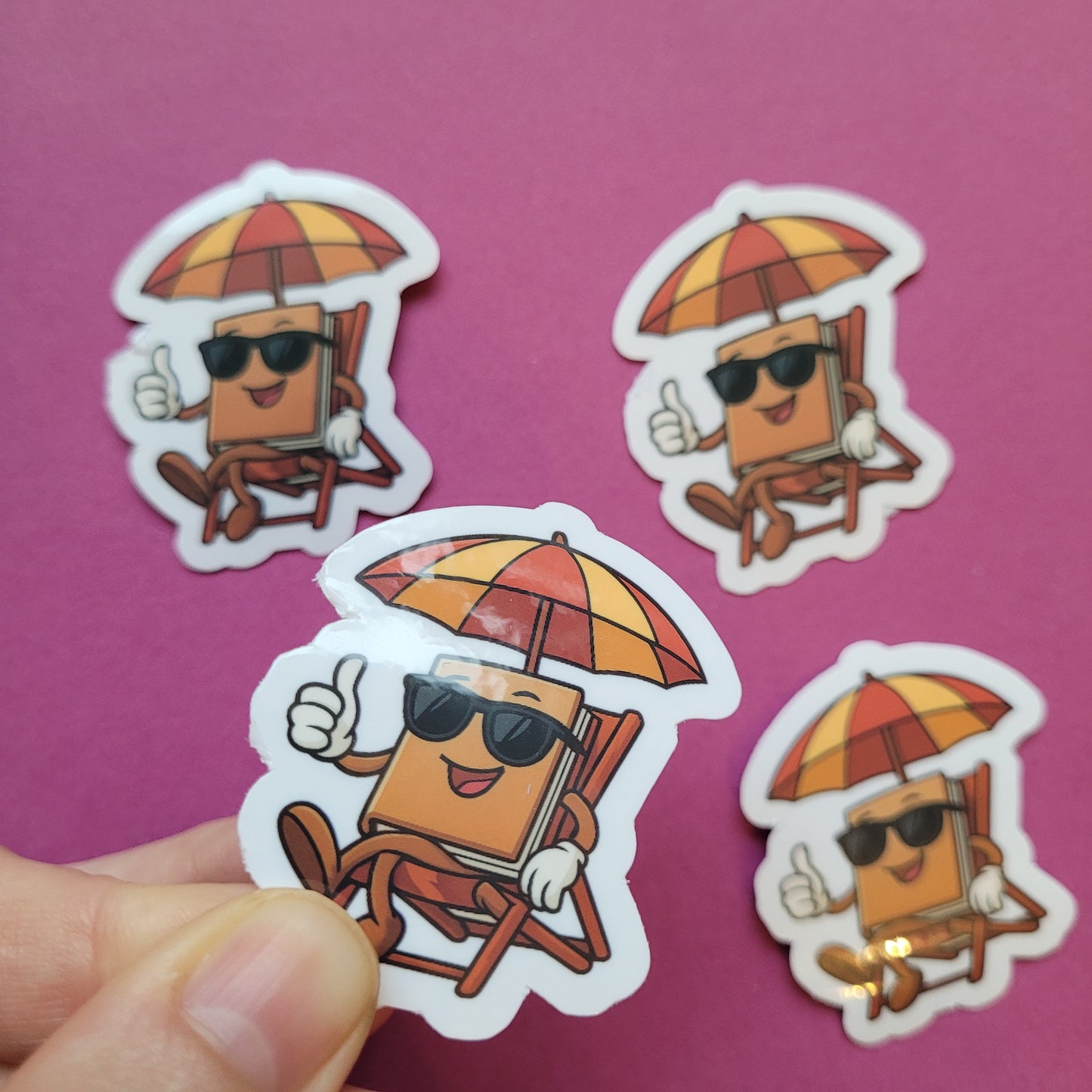 Sticker „Buch im Liegestuhl"