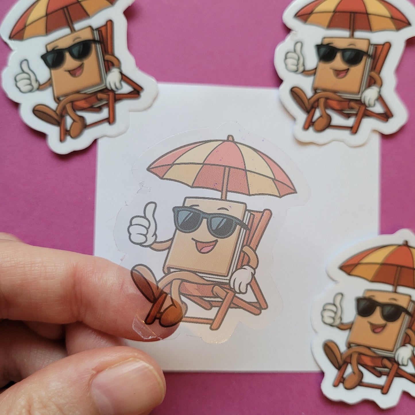 Sticker „Buch im Liegestuhl"