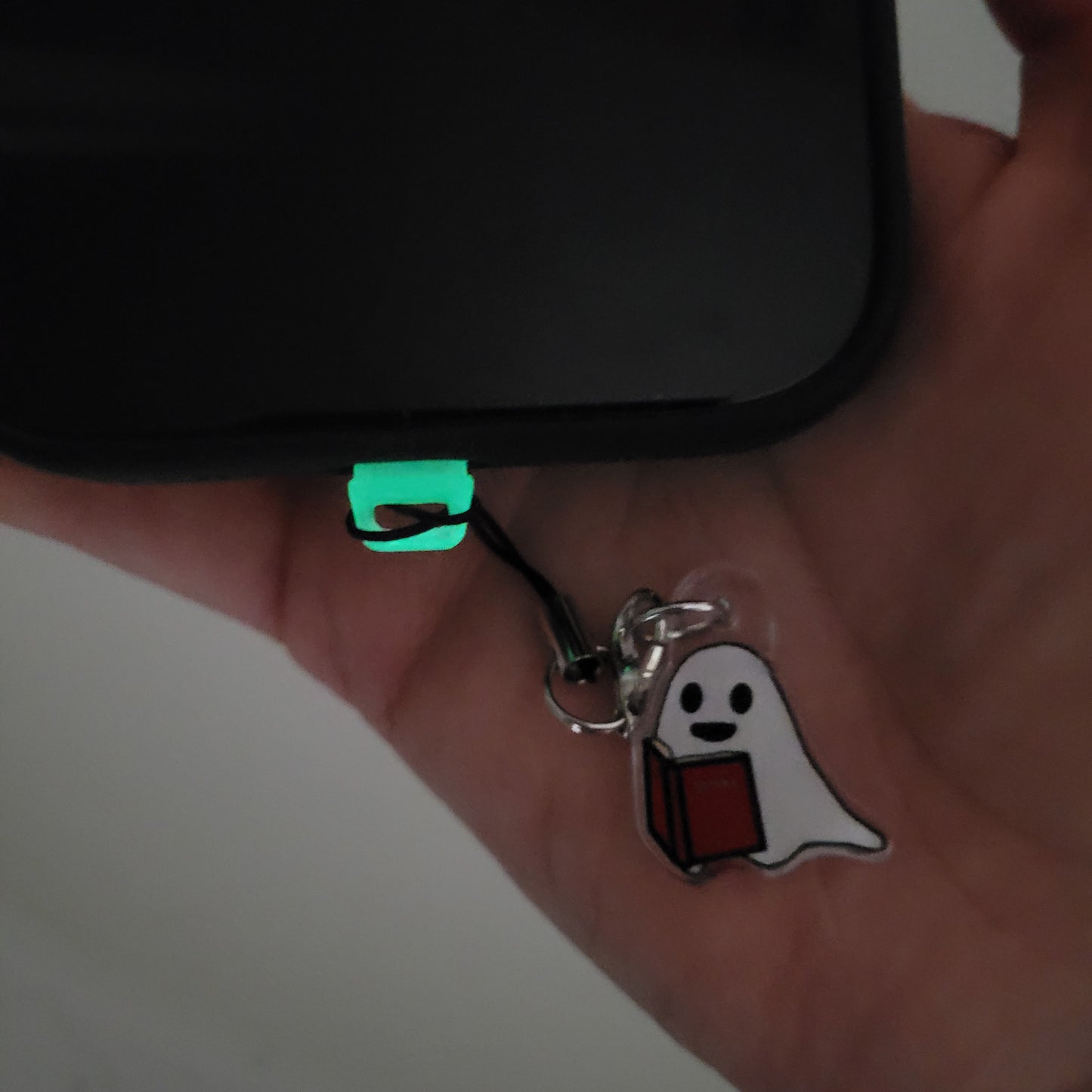 USB-C-Charm „Buchgeist Spooky“