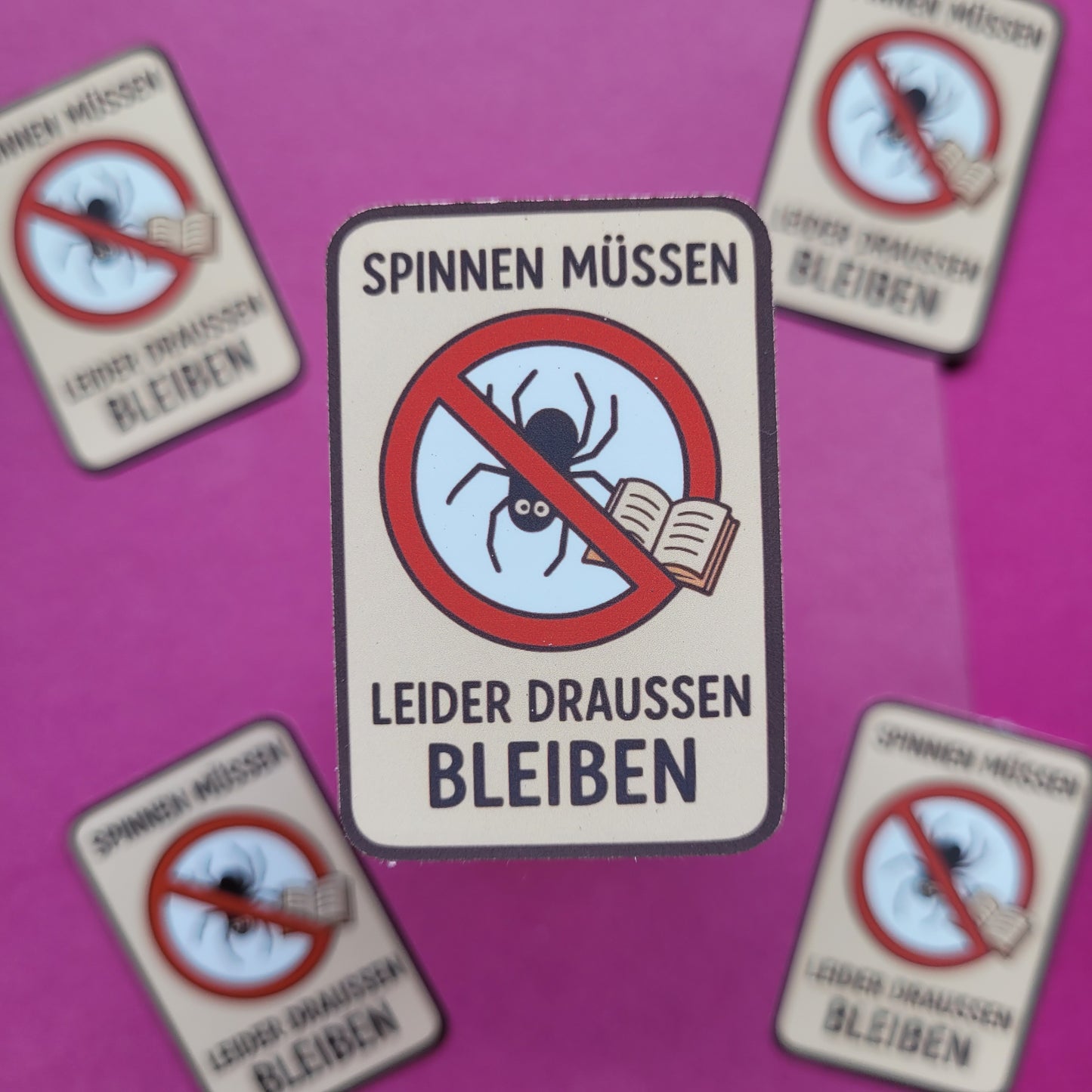 Sticker „Spinnen müssen leider draußen bleiben“