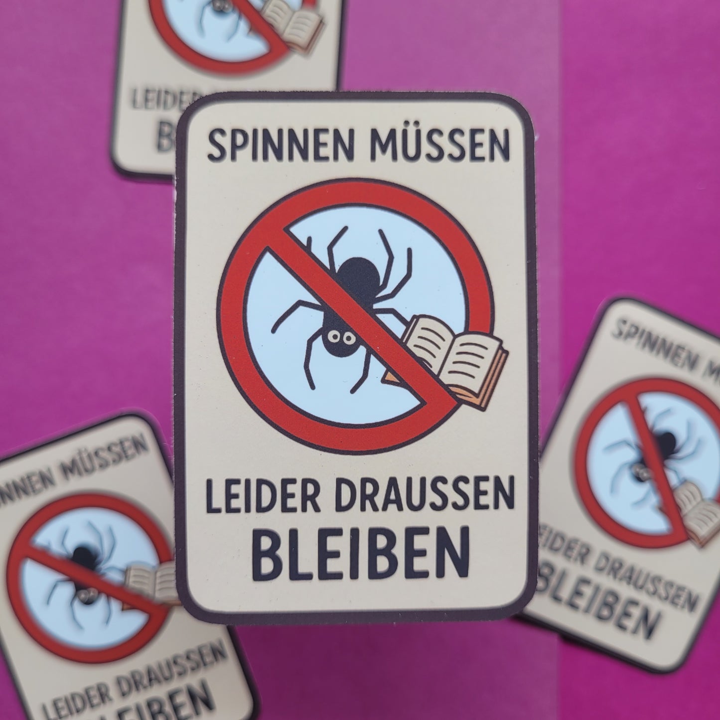 Sticker „Spinnen müssen leider draußen bleiben“
