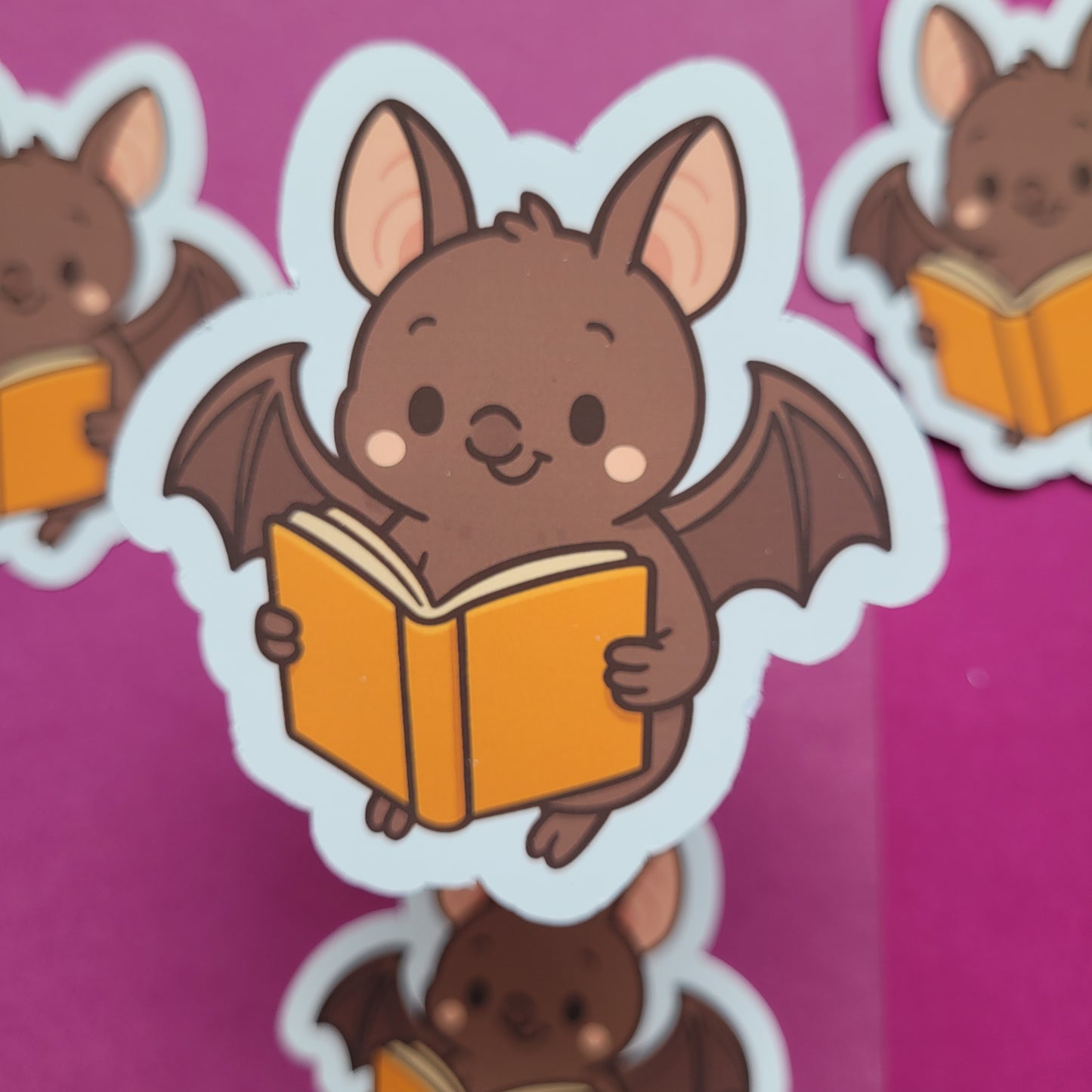 Sticker „Batty, die lesende Fledermaus"