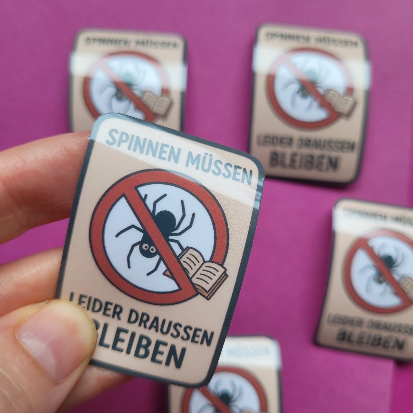 Sticker „Spinnen müssen leider draußen bleiben“