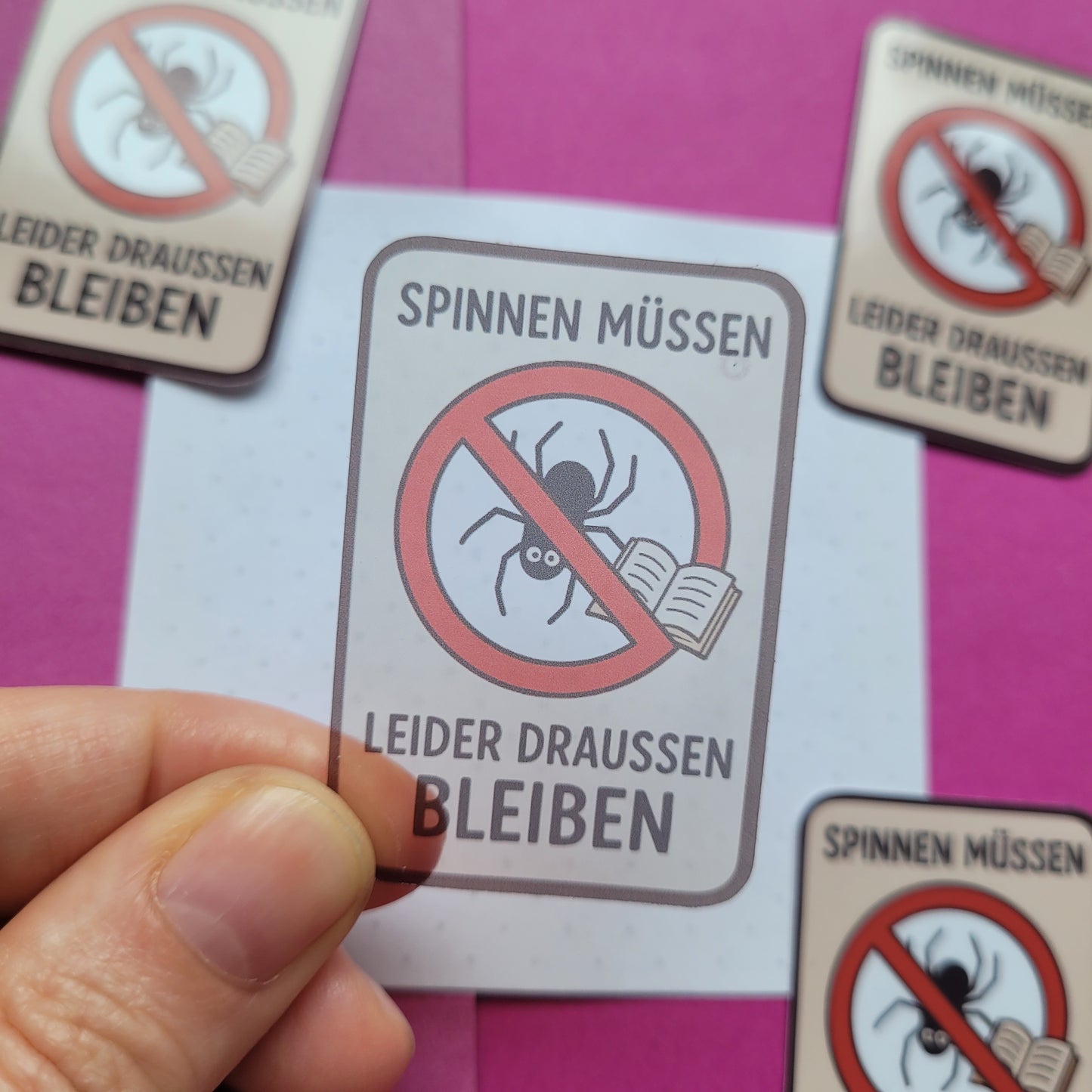 Sticker „Spinnen müssen leider draußen bleiben“