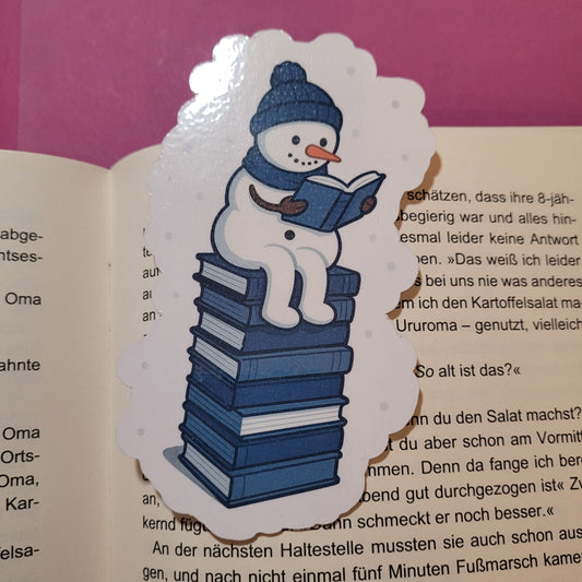 Form-Lesezeichen „Snowy, der lesende Schneemann“