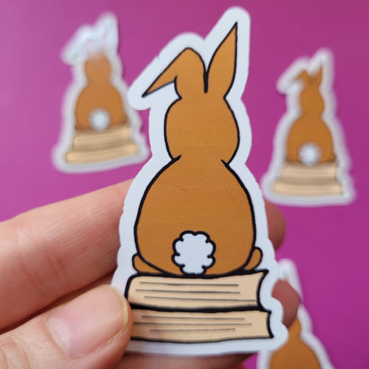 Sticker „Hase auf Büchern"